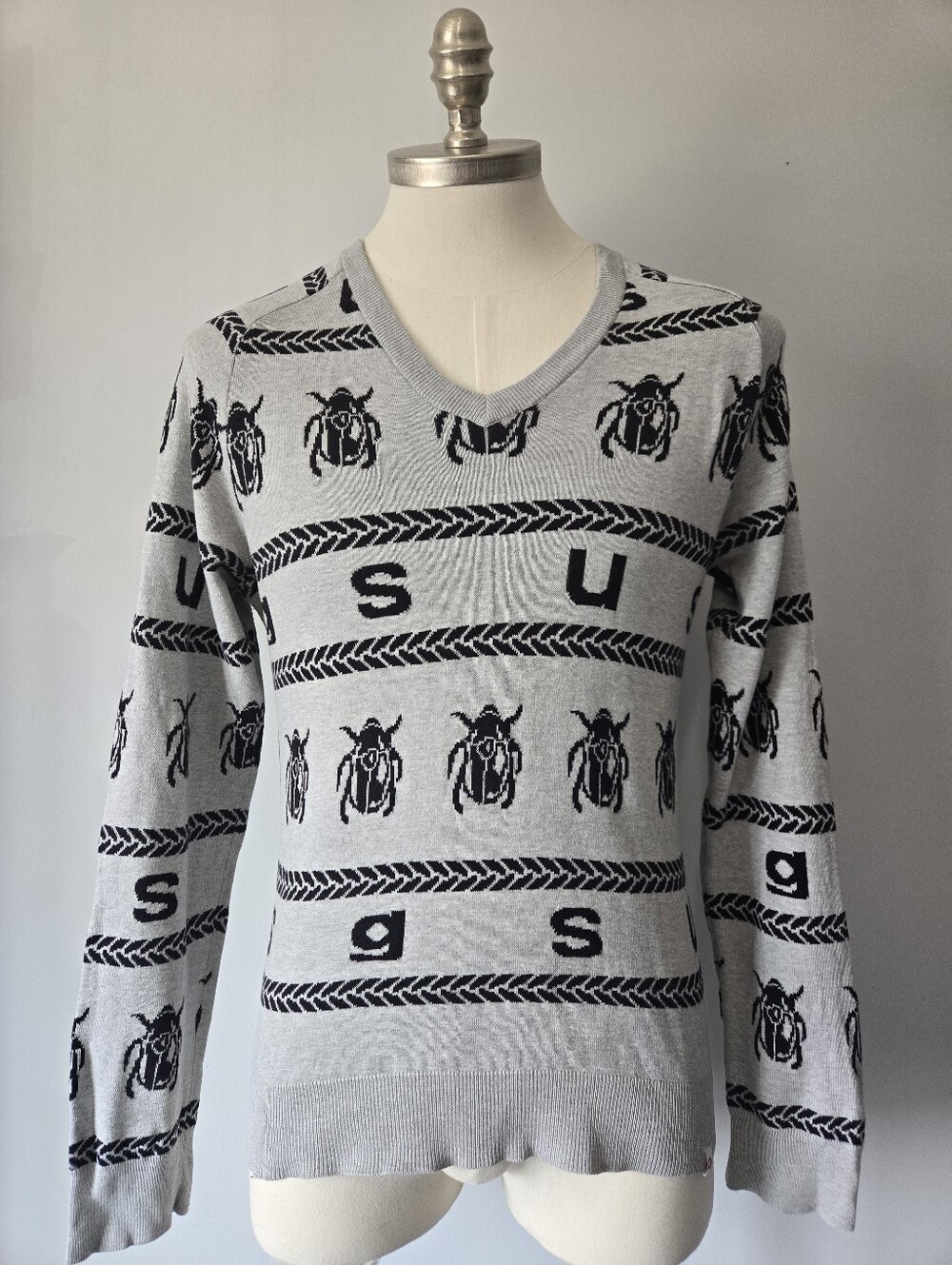GSUS SINDUSTRIES Men's V-Neck Grey Sweater with Scarab Beetles. Size S
